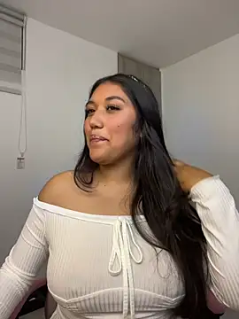 Snapshot of SharaRous chatting on 06/11/26, 03:04 SharaRous online show from 06/11/26, 03:04