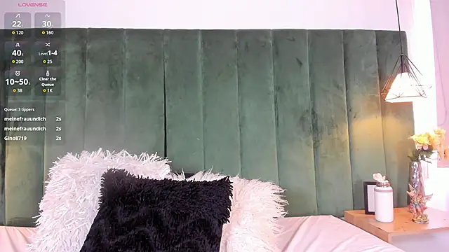 Snapshot of kittyy_milk_001 chatting on 10/23/25, 08:29 kittyy milk 001 online show from 10/23/25, 08:29