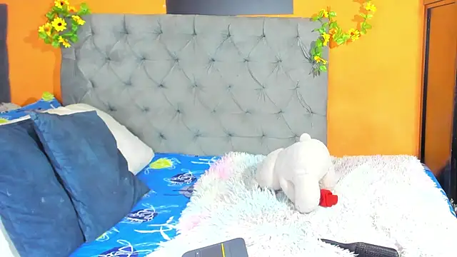 Snapshot of nahiroby_ebony chatting on 07/15/26, 03:17 nahiroby ebony online show from 07/15/26, 03:17