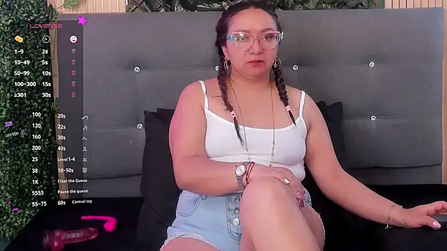 leyla smithh online show from 09/09/25, 12:26