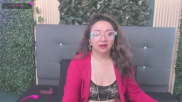leyla smithh online show from 09/12/25, 12:16