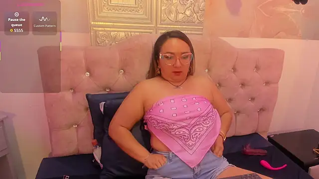 leyla smithh online show from 09/20/25, 12:17