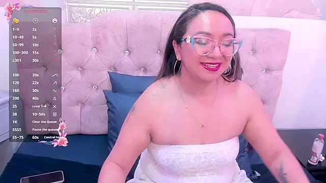leyla smithh online show from 10/02/25, 12:12