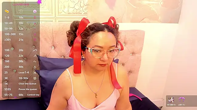 leyla smithh online show from 10/15/25, 12:38