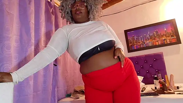 Snapshot of ebony_NeighborMoans chatting on 06/13/26, 02:53 ebony NeighborMoans online show from 06/13/26, 02:53