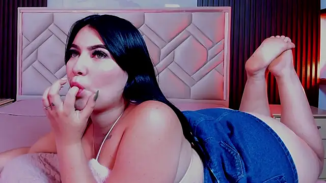 MiaaFarrel online show from 10/21/25, 07:14