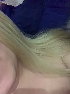 loiragoxtosinnha online show from 10/25/25, 01:02