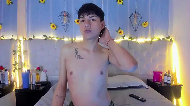 AleAurarashi online show from 10/21/25, 08:04