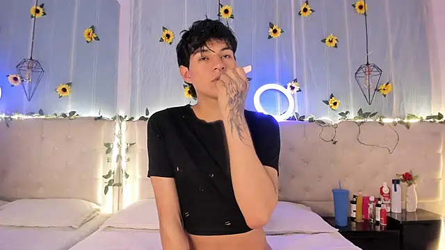 AleAurarashi online show from 11/13/25, 04:33