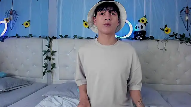 AleAurarashi online show from 12/03/25, 01:24