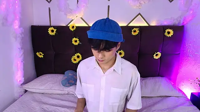 AleAurarashi online show from 04/21/26, 03:13