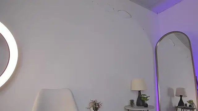 elzafuentes1 online show from 12/17/25, 08:37