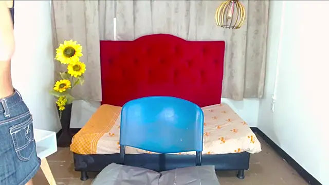 luisa  torres online show from 11/23/25, 03:17