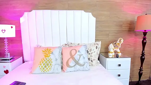 ScarletMore online show from 04/11/26, 01:43