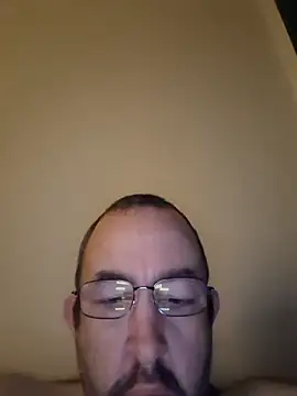 Bigahezlong online show from 10/31/25, 08:32