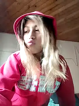 Snapshot of Anto_torres chatting on 10/25/25, 03:29 Anto torres online show from 10/25/25, 03:29