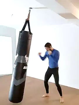 Snapshot of EyesNeverLies chatting on 10/05/25, 07:34 EyesNeverLies online show from 10/05/25, 07:34