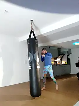 Snapshot of EyesNeverLies chatting on 10/11/25, 11:03 EyesNeverLies online show from 10/11/25, 11:03