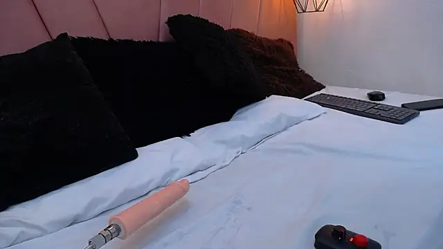 miss m1a online show from 11/17/25, 11:27