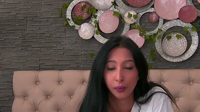 VannyFoxx online show from 04/10/26, 02:11