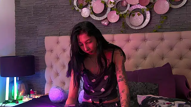 VannyFoxx online show from 04/18/26, 01:59