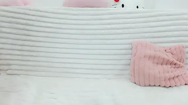 Emmahahaha17 online show from 02/05/26, 03:27