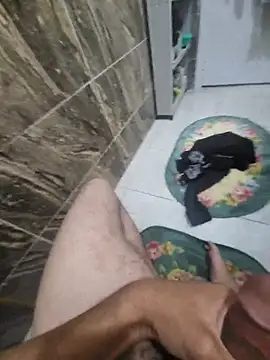 Snapshot of WelloffUpthrow chatting on 11/27/25, 01:40 WelloffUpthrow online show from 11/27/25, 01:40