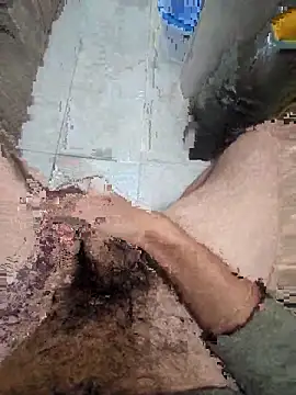 Snapshot of WelloffUpthrow chatting on 12/15/25, 04:06 WelloffUpthrow online show from 12/15/25, 04:06