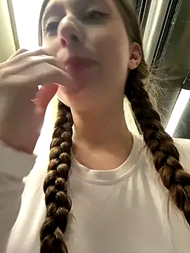 FroggyAnna online show from 12/17/25, 03:51