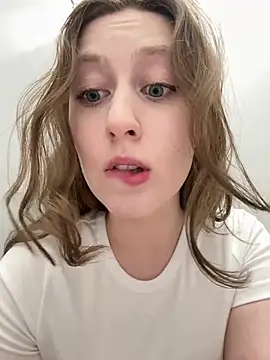 Snapshot of FroggyAnna chatting on 07/04/26, 06:36 FroggyAnna online show from 07/04/26, 06:36