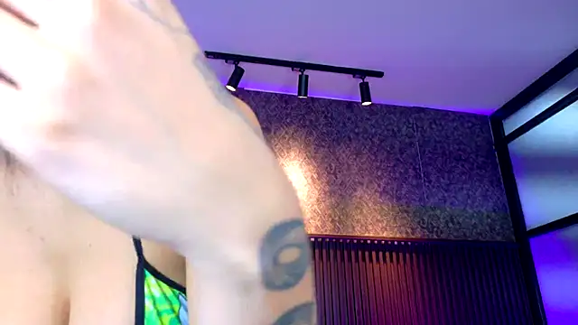 AshleyBaker1 online show from 11/05/25, 02:50