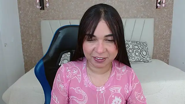 Snapshot of AliceSmiith_ chatting on 10/19/25, 05:57 AliceSmiith online show from 10/19/25, 05:57