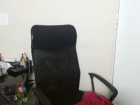 Snapshot of AliceSmiith_ chatting on 10/24/25, 07:38 AliceSmiith online show from 10/24/25, 07:38