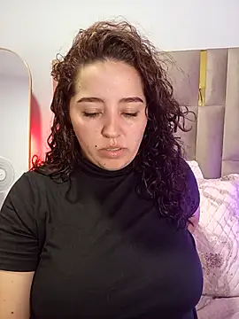 LoanaSantos online show from 11/21/25, 10:19