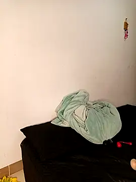 Snapshot of Liahdiaz_ chatting on 10/07/25, 12:35 Liahdiaz online show from 10/07/25, 12:35