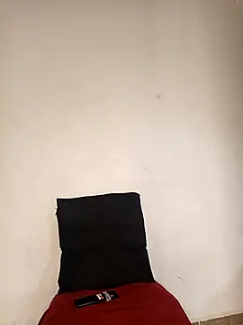 Snapshot of Liahdiaz_ chatting on 01/15/26, 02:10 Liahdiaz online show from 01/15/26, 02:10