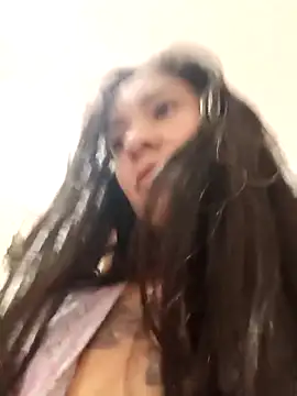 Snapshot of Liahdiaz_ chatting on 01/16/26, 04:44 Liahdiaz online show from 01/16/26, 04:44