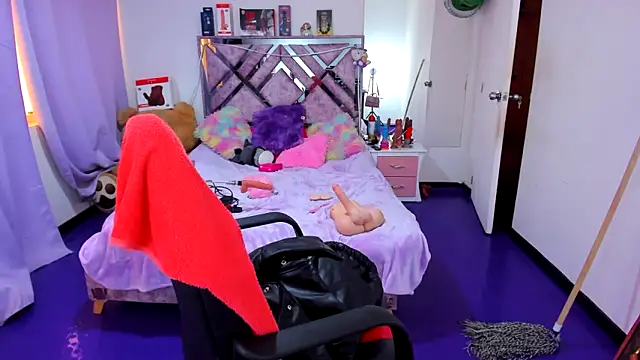 Luna Analya online show from 04/21/26, 01:28