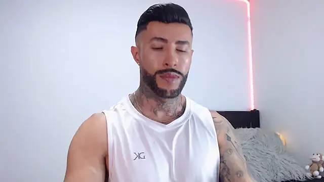 Snapshot of andrea_de_lucaa chatting on 10/03/25, 02:41 andrea de lucaa online show from 10/03/25, 02:41