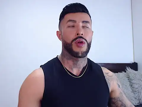 Snapshot of andrea_de_lucaa chatting on 10/08/25, 04:21 andrea de lucaa online show from 10/08/25, 04:21