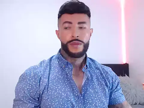 Snapshot of andrea_de_lucaa chatting on 10/17/25, 03:42 andrea de lucaa online show from 10/17/25, 03:42