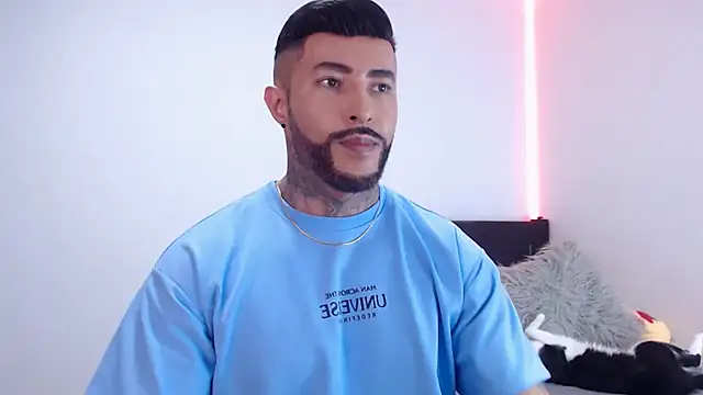 andrea de lucaa online show from 10/28/25, 04:05