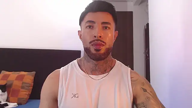 Snapshot of andrea_de_lucaa chatting on 07/16/26, 04:07 andrea de lucaa online show from 07/16/26, 04:07