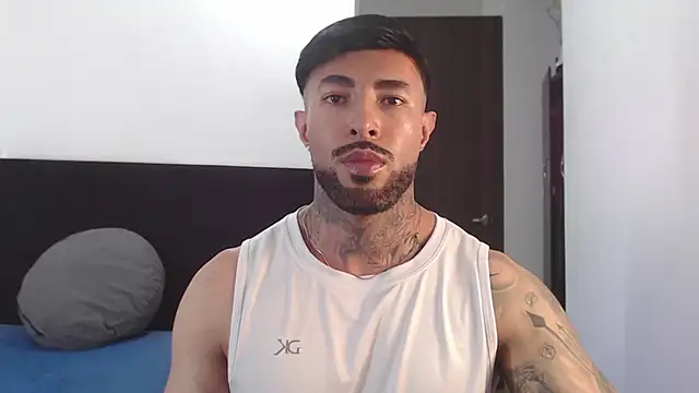 Snapshot of andrea_de_lucaa chatting on 07/18/26, 04:49 andrea de lucaa online show from 07/18/26, 04:49