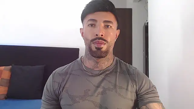 Snapshot of andrea_de_lucaa chatting on 07/21/26, 02:47 andrea de lucaa online show from 07/21/26, 02:47