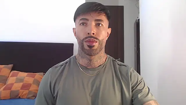 Snapshot of andrea_de_lucaa chatting on 07/27/26, 01:23 andrea de lucaa online show from 07/27/26, 01:23