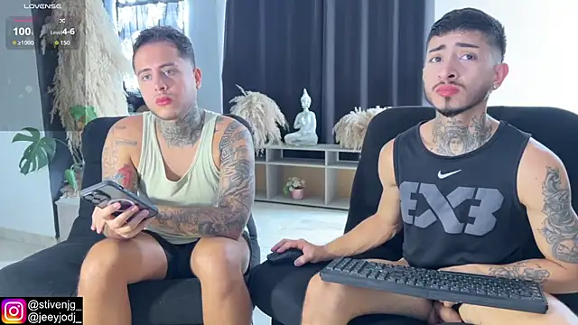Snapshot of tattoguys_cums chatting on 10/23/25, 03:11 tattoguys cums online show from 10/23/25, 03:11