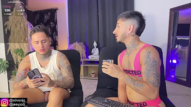 Snapshot of tattoguys_cums chatting on 10/25/25, 12:51 tattoguys cums online show from 10/25/25, 12:51