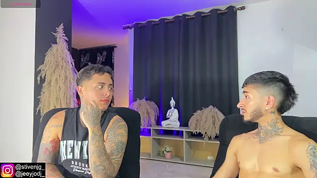 Snapshot of tattoguys_cums chatting on 11/05/25, 03:28 tattoguys cums online show from 11/05/25, 03:28
