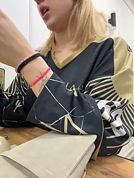 CaitlinSugar online show from 11/08/25, 04:01